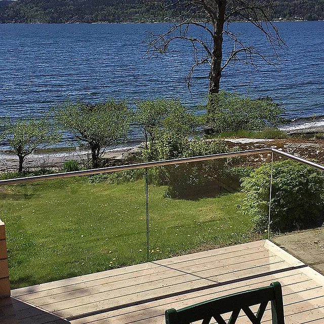 Leveranse innen glassrekkverk